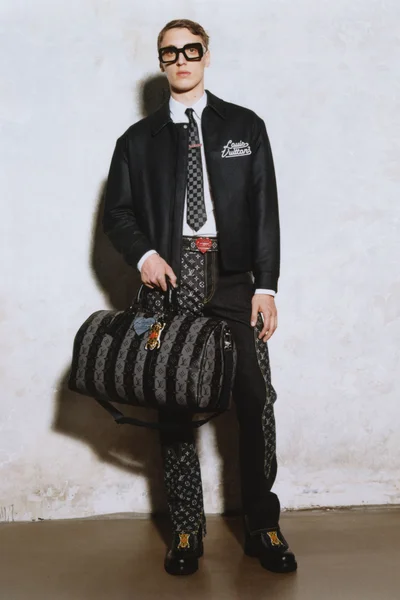 Look 16